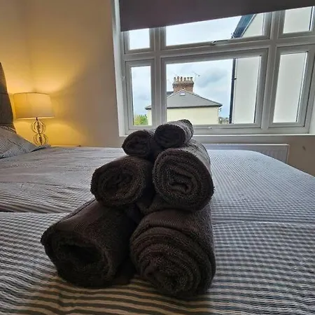 Luxe Two Double Apartment Finchley