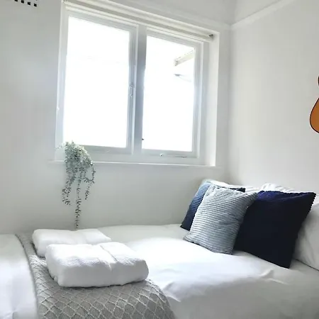 5 Bed Luxury * London