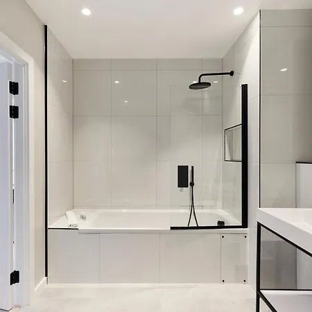 The Brondesbury Scenery - Bright 1bdr Flat With Balcony & Parking *
