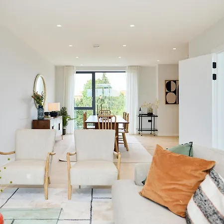 Apartment The Brondesbury Hideaway - Stylish 3bdr Flat With Balcony & Parking