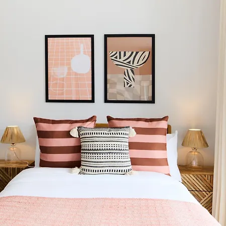 The Brondesbury Hideaway - Stylish 3bdr Flat With Balcony & Parking Apartment *