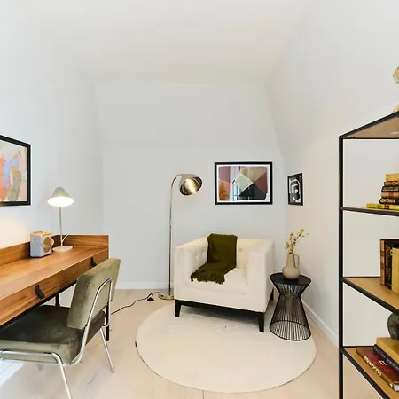 Apartment The Brondesbury Hideaway - Stylish 3bdr Flat With Balcony & Parking *