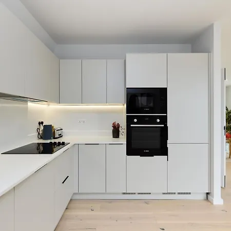Apartment The Brondesbury Hideaway - Stylish 3bdr Flat With Balcony & Parking