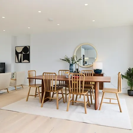 Apartment The Brondesbury Hideaway - Stylish 3bdr Flat With Balcony & Parking