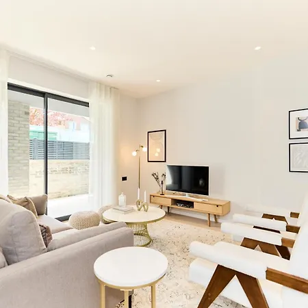 Apartment The Brondesbury Hideout - Breathtaking 1bdr Flat With Terrace & Parking *