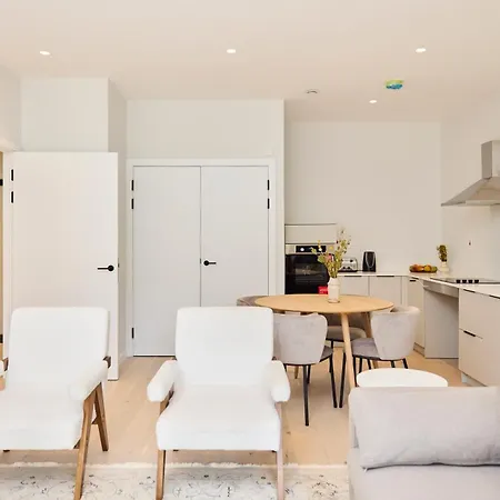 Apartment The Brondesbury Hideout - Breathtaking 1bdr Flat With Terrace & Parking *