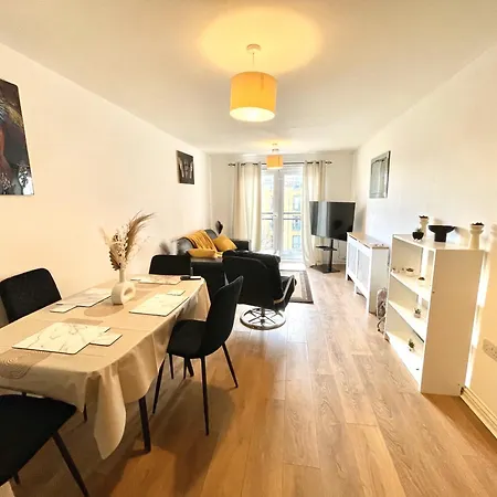 Apartment Starberry Court London