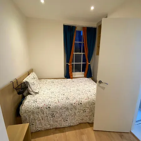 Apartment Little Wooden Hut London
