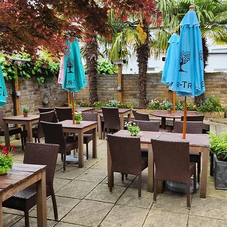 Gardens Hotel 3*