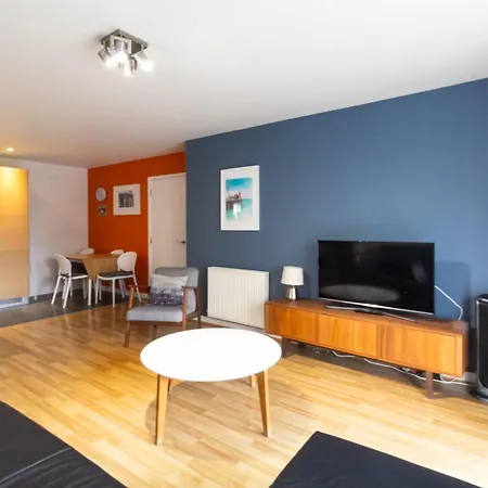 Spacious Central Family Apartment *