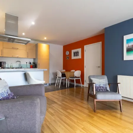 Spacious Central Family Apartment *