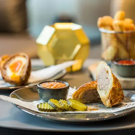 Hotel Park Plaza London, Park Royal 4*