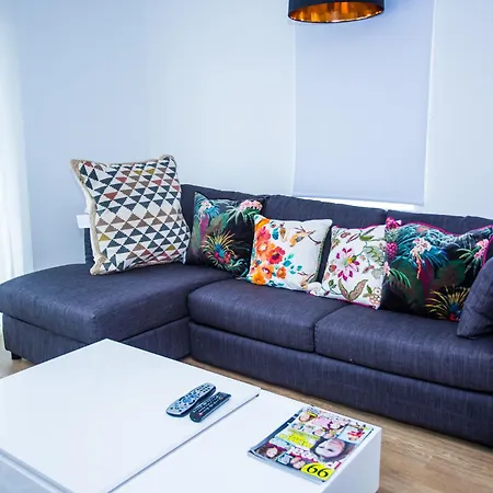 Prestige 2 Bed Balcony * Abbey Wood