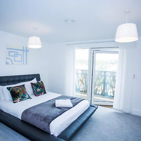 Prestige 2 Bed Balcony Apartment