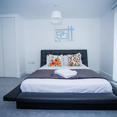 Prestige 2 Bed Balcony Apartment