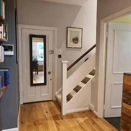 Highgate Maisonette With Roof Terrace Apartment *