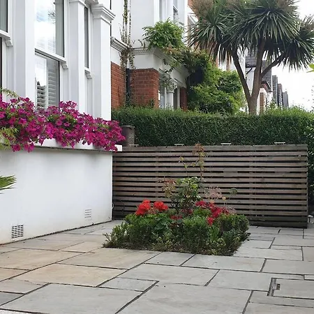 Highgate Maisonette With Roof Terrace London