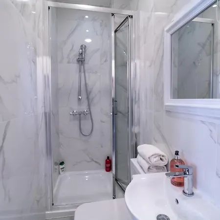 Apartment 3 Bedroom On Oxford Street Gc4 London