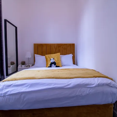 3 Bedroom On Oxford Street Gc4 Apartment London