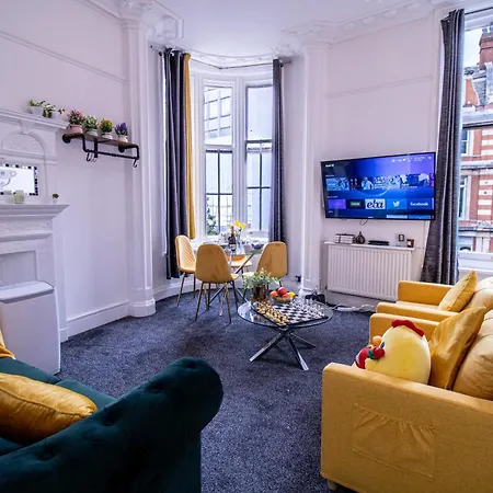 3 Bedroom On Oxford Street Gc4 London