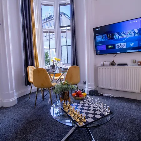 3 Bedroom On Oxford Street Gc4 Apartment