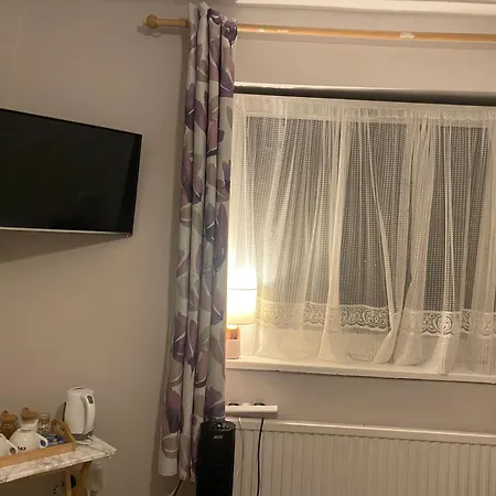 One Double Bedroom In A Shared Apartment *
