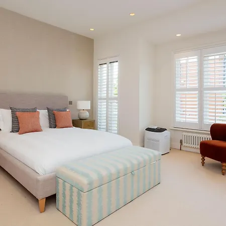 Veeve - Phenomenal In Fulham London
