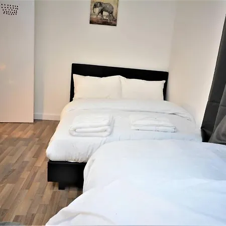 Lovely 2 Bed Flat In S/e London Apartment *