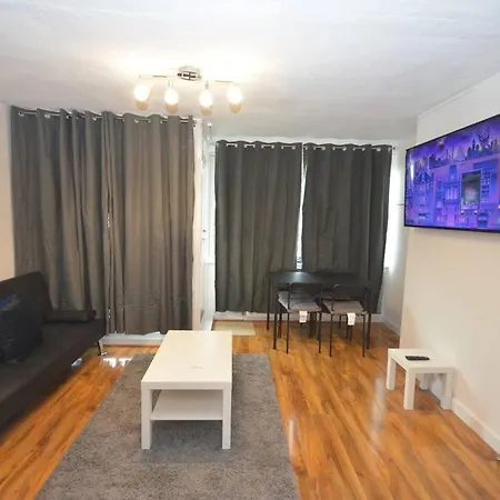 Lovely 2 Bed Flat In S/e London Apartment *
