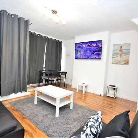 Lovely 2 Bed Flat In S/e London Apartment