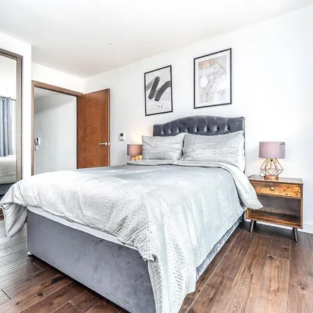 Luxury 2 Bedroom In Tower Hill Apartament Londyn