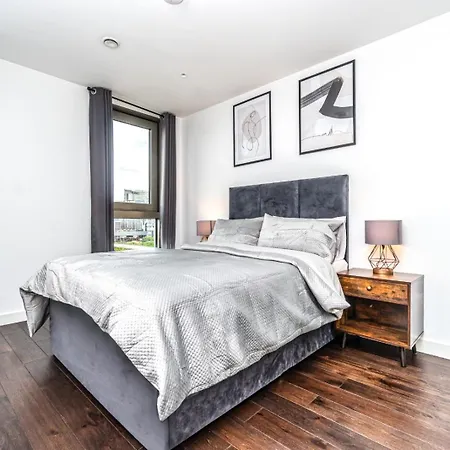 Luxury 2 Bedroom In Tower Hill