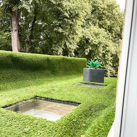 Crescent - Modern 1 Bedroom First Floor Apartment