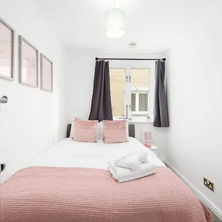 3-bedroom Short Term & Flexible Renting Limehouse With Free Wifi & Free Parking