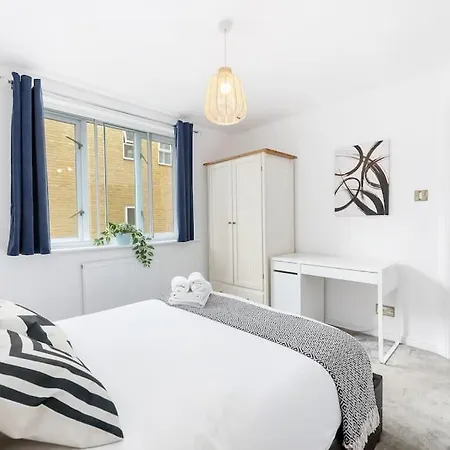 Apartment 3-bedroom Short Term & Flexible Renting Limehouse With Free Wifi & Free Parking