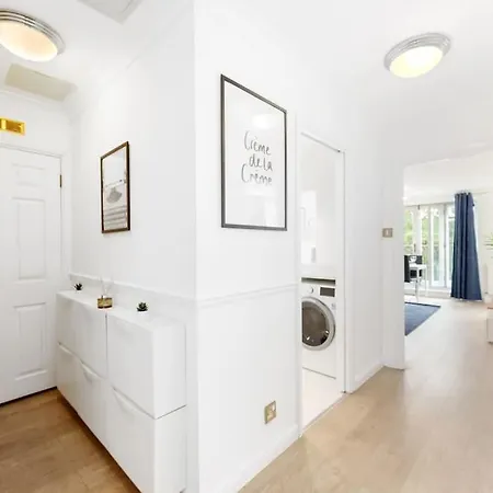 3-bedroom Short Term & Flexible Renting Limehouse With Free Wifi & Free Parking Apartment London