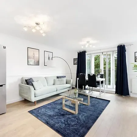 3-bedroom Short Term & Flexible Renting Limehouse With Free Wifi & Free Parking *