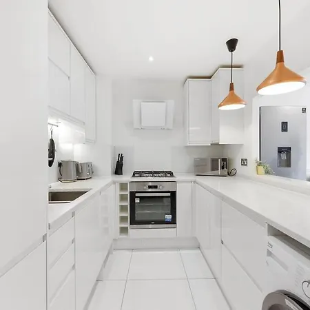 3-bedroom Short Term & Flexible Renting Limehouse With Free Wifi & Free Parking *