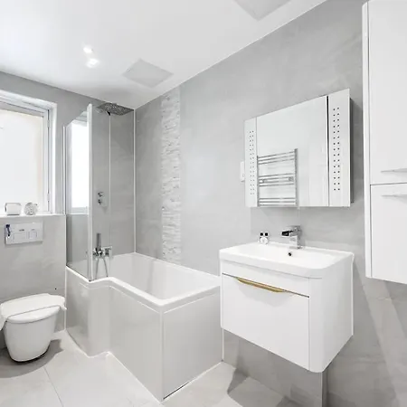 3-bedroom Short Term & Flexible Renting Limehouse With Free Wifi & Free Parking London
