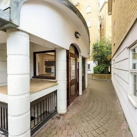 3-bedroom Short Term & Flexible Renting Limehouse With Free Wifi & Free Parking Apartment London