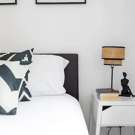 3-bedroom Short Term & Flexible Renting Limehouse With Free Wifi & Free Parking Apartment London