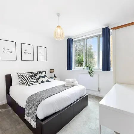 Apartment 3-bedroom Short Term & Flexible Renting Limehouse With Free Wifi & Free Parking London