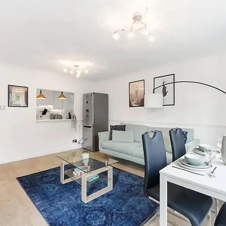 3-bedroom Short Term & Flexible Renting Limehouse With Free Wifi & Free Parking Apartment