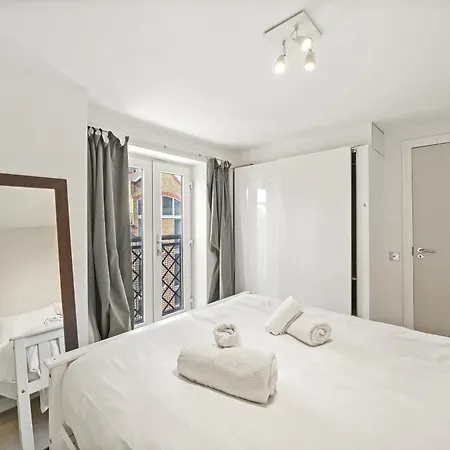 Apartment Monthly Stays! 2 Bedroom Short Term & Flexible Renting Canary Wharf With Free Parking *