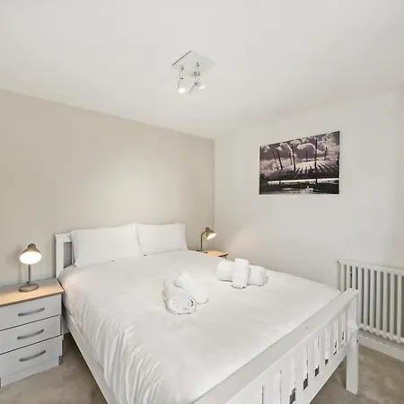 Monthly Stays! 2 Bedroom Short Term & Flexible Renting Canary Wharf With Free Parking London