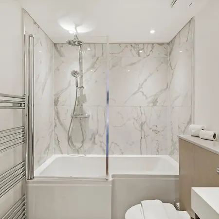 Monthly Stays! 2 Bedroom Short Term & Flexible Renting Canary Wharf With Free Parking Apartment London