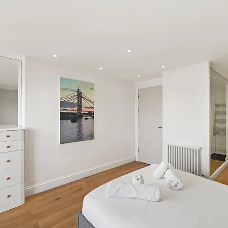 Monthly Stays! 2 Bedroom Short Term & Flexible Renting Canary Wharf With Free Parking Apartment *