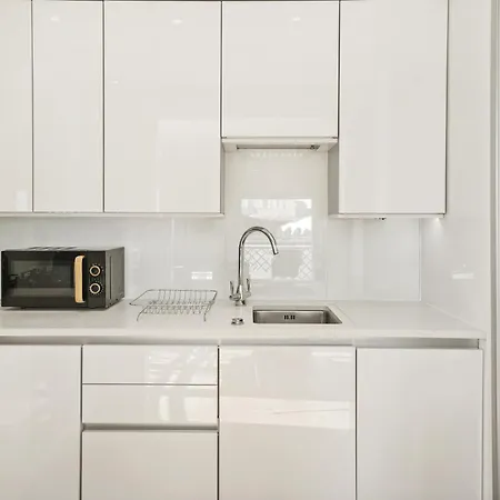 Monthly Stays! 2 Bedroom Short Term & Flexible Renting Canary Wharf With Free Parking Apartment London