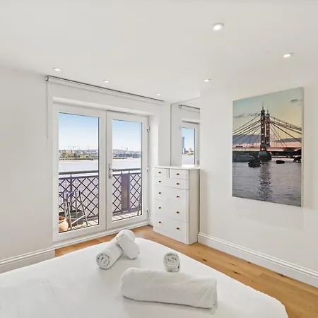 Monthly Stays! 2 Bedroom Short Term & Flexible Renting Canary Wharf With Free Parking Apartment *