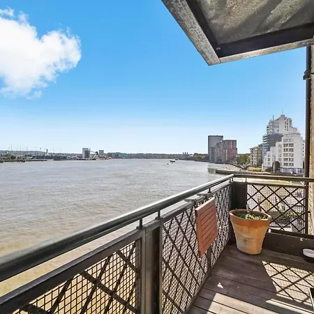 Apartment Monthly Stays! 2 Bedroom Short Term & Flexible Renting Canary Wharf With Free Parking